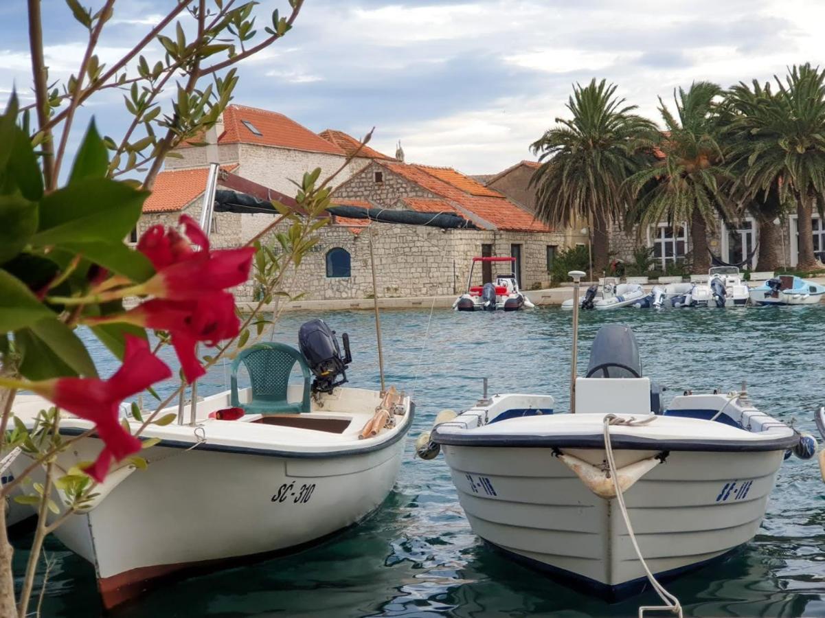 Manora Sucuraj 2 Bedroom Apartment Buitenkant foto