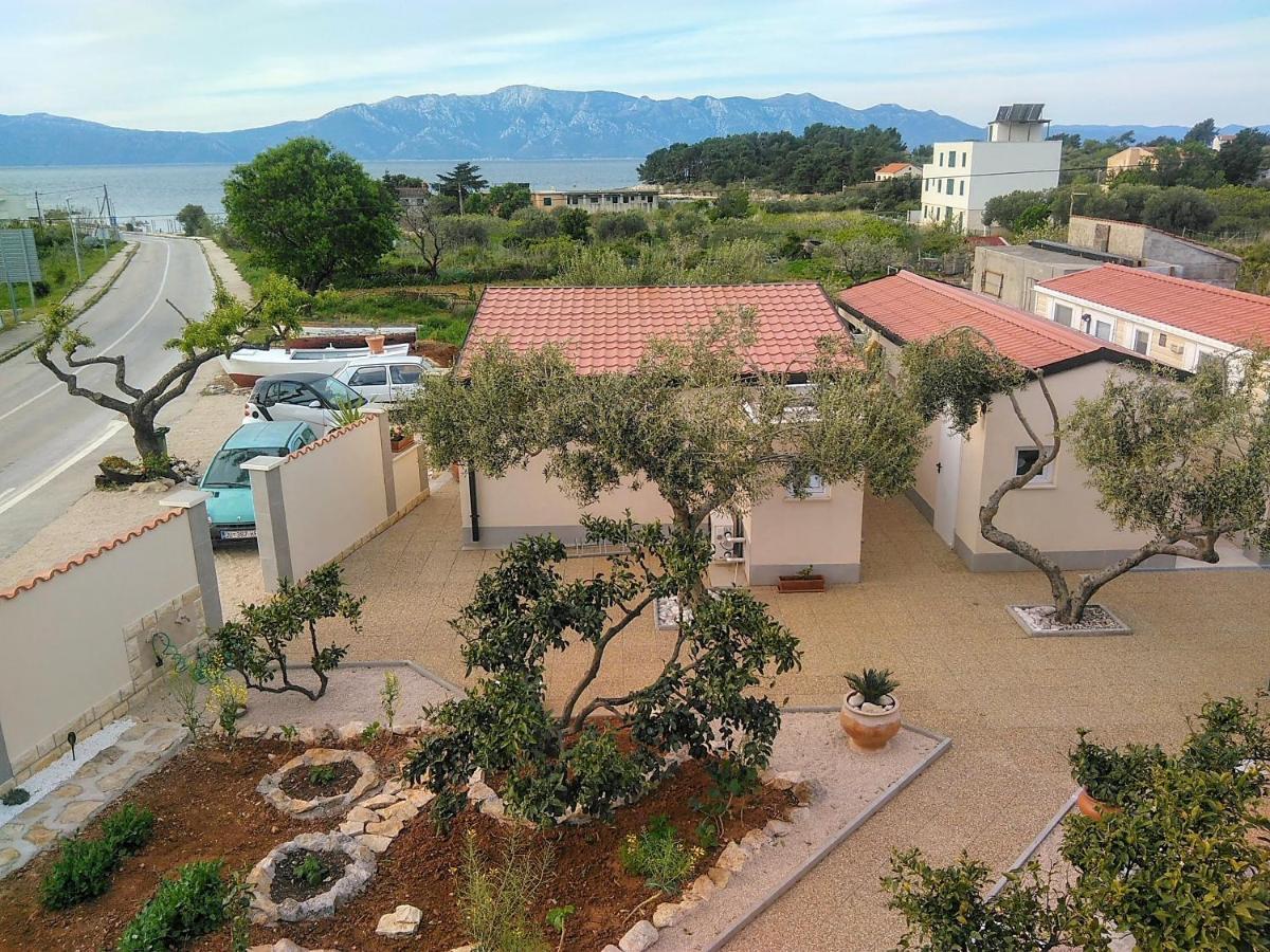 Manora Sucuraj 2 Bedroom Apartment Buitenkant foto