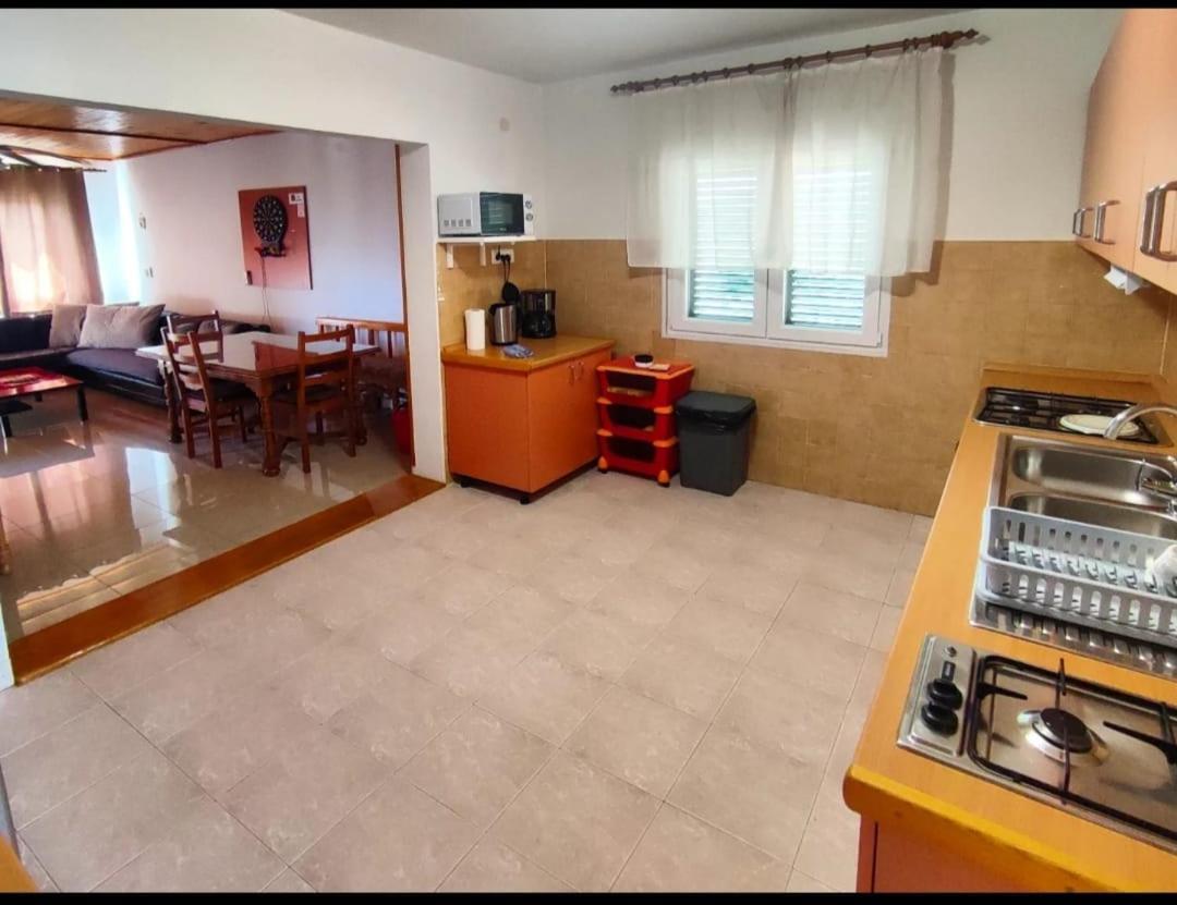 Manora Sucuraj 2 Bedroom Apartment Buitenkant foto
