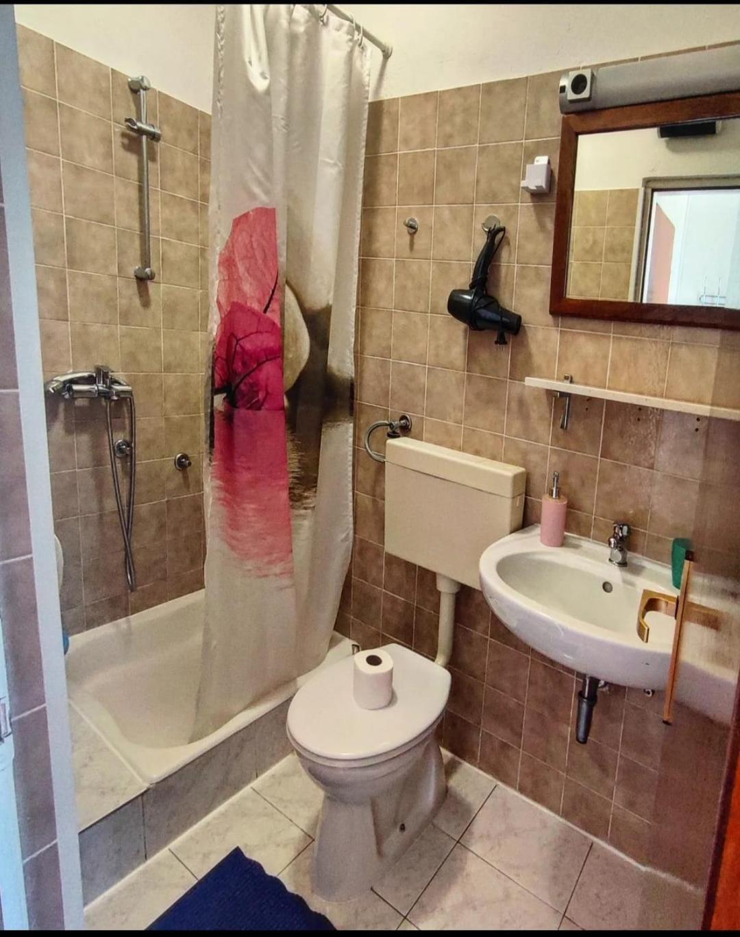Manora Sucuraj 2 Bedroom Apartment Buitenkant foto