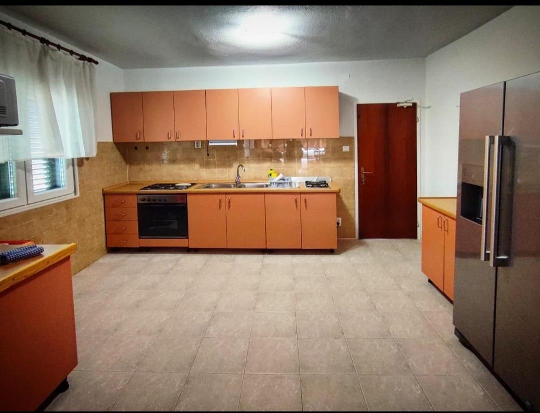 Manora Sucuraj 2 Bedroom Apartment Buitenkant foto