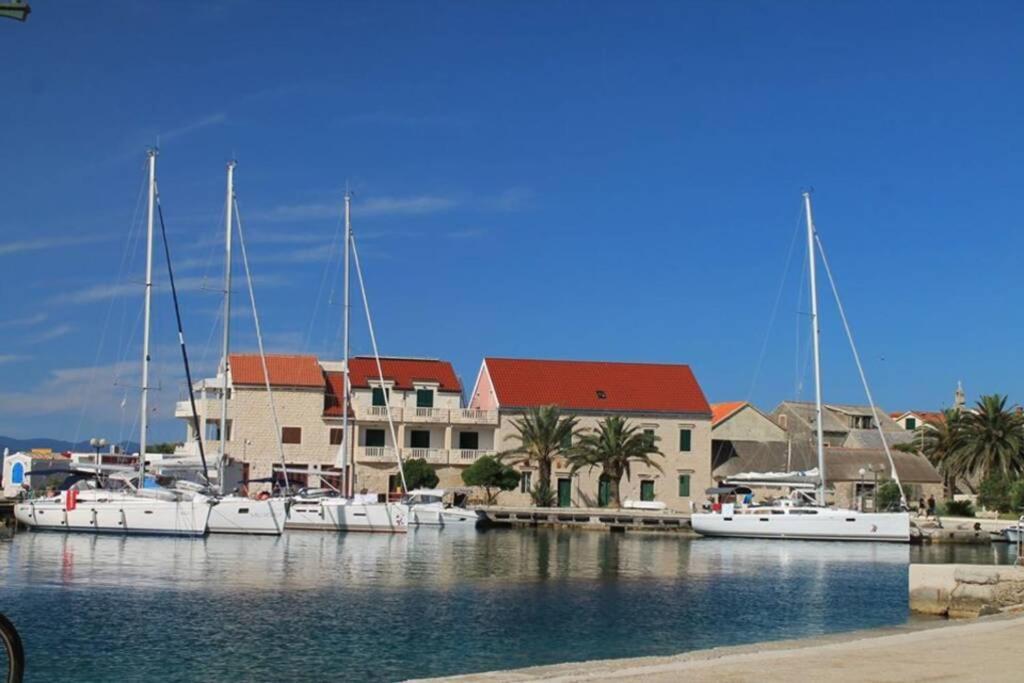 Manora Sucuraj 2 Bedroom Apartment Buitenkant foto